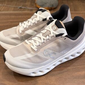 On Running Men's Athletic Shoes in Gray and White
